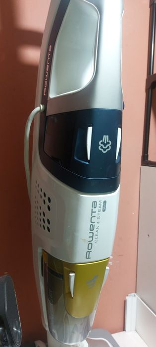 Вертикална прахосмукачка с пара