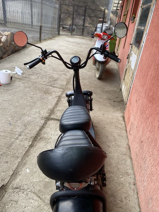 Scuter electric limitat la 25 km la ora în stare buna