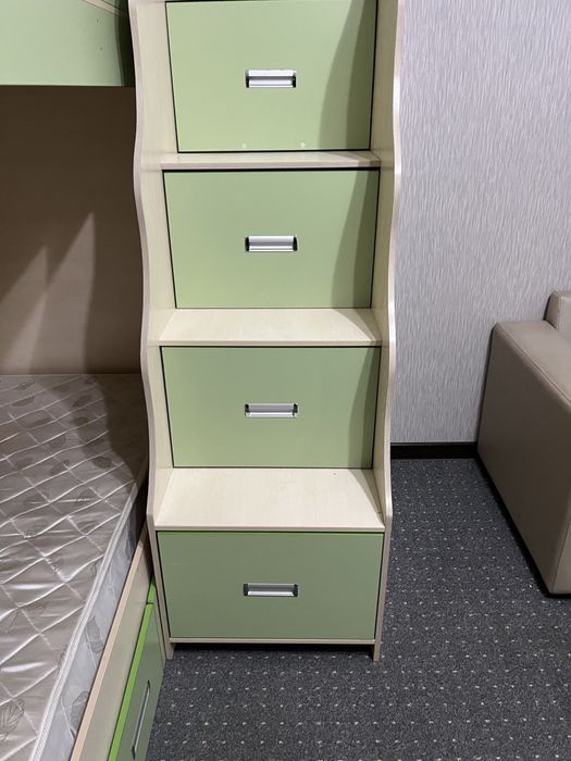 Продаю двухярустную кровать