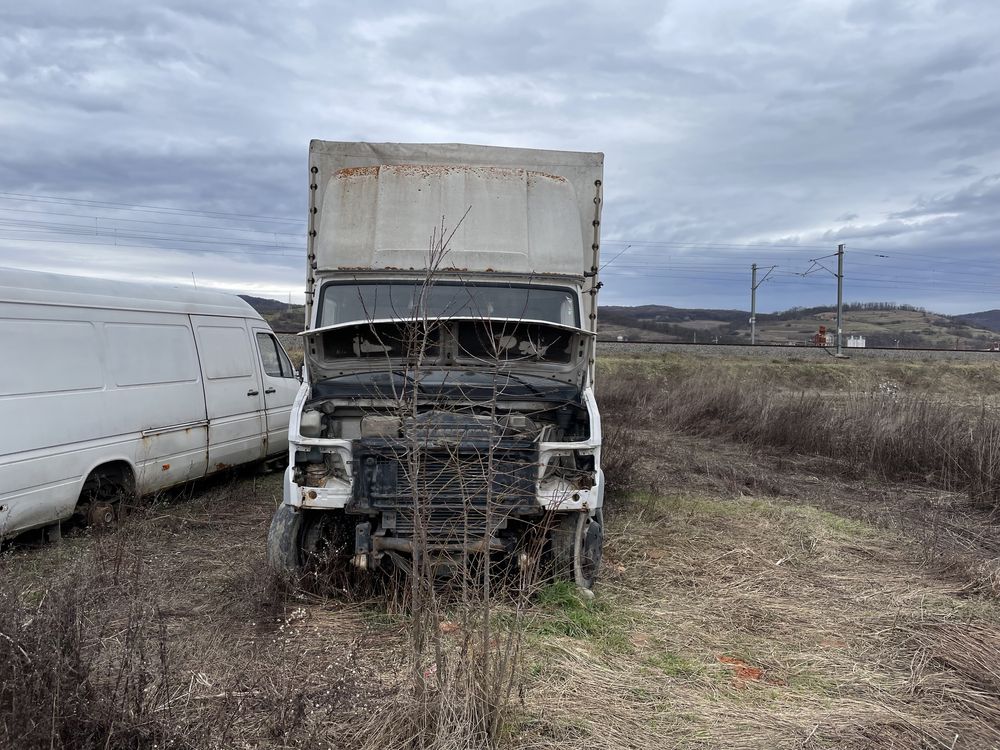 Vând piese de Mercedes Vario