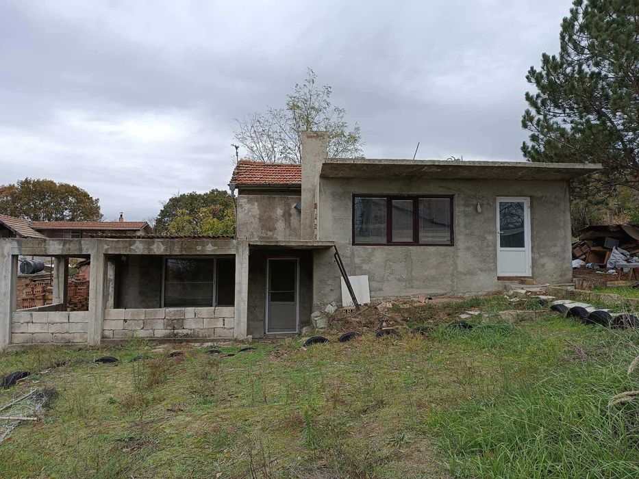 Вила в парцел 616 кв м  .м-ст"Ракитника"