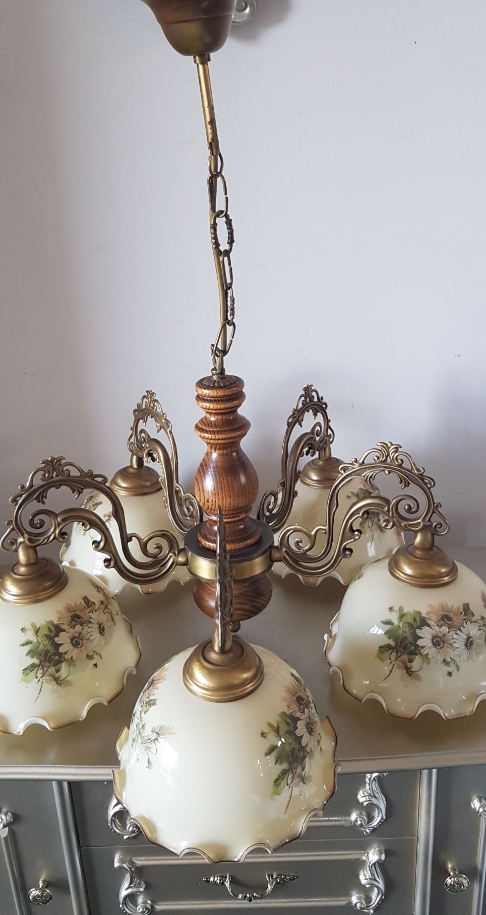 Candelabru vechi din bronz, lemn și sticlă