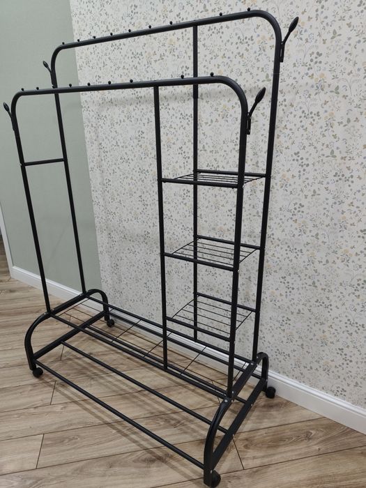 Продам вешалку (металлическая)