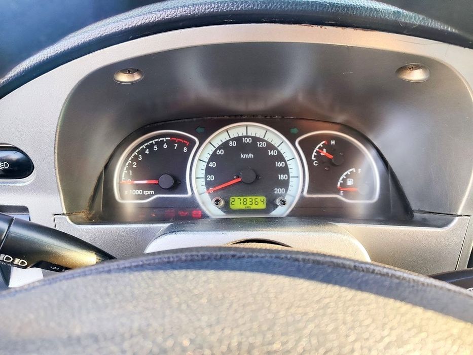 Продам  срочно Нексию 2