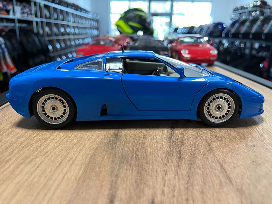 BBUARGO  колекционерски модел  макет BUGGATI EB 110 1:18 мащаб