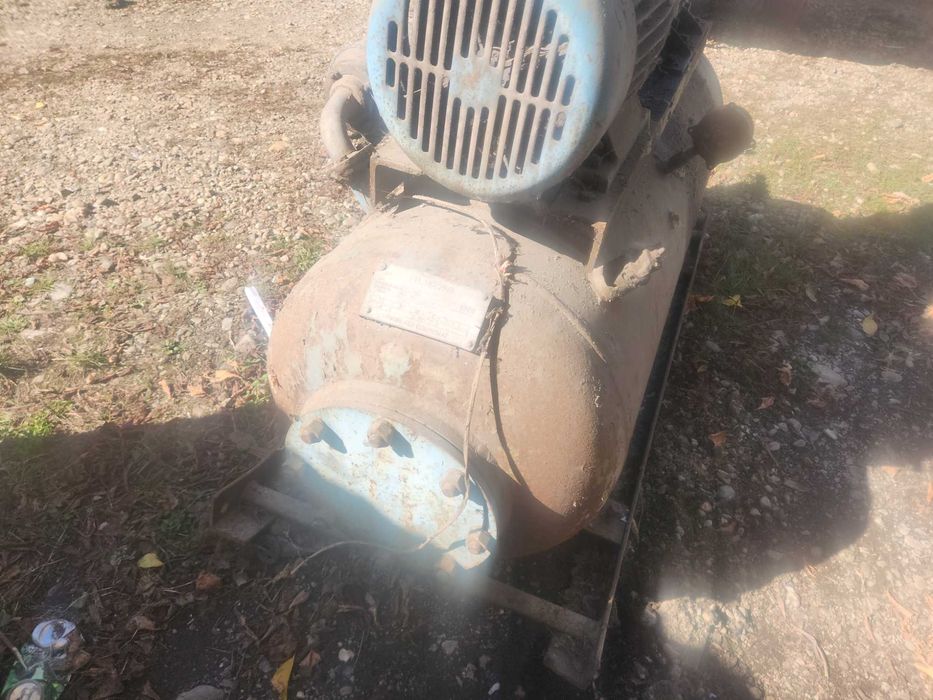 Vand compresor 3 pistoane capacitate 500 l functionabil.