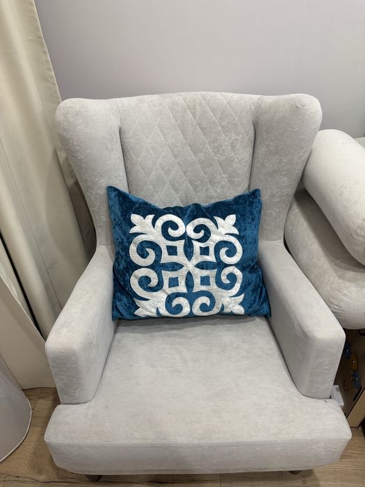 Продам диван и два кресла