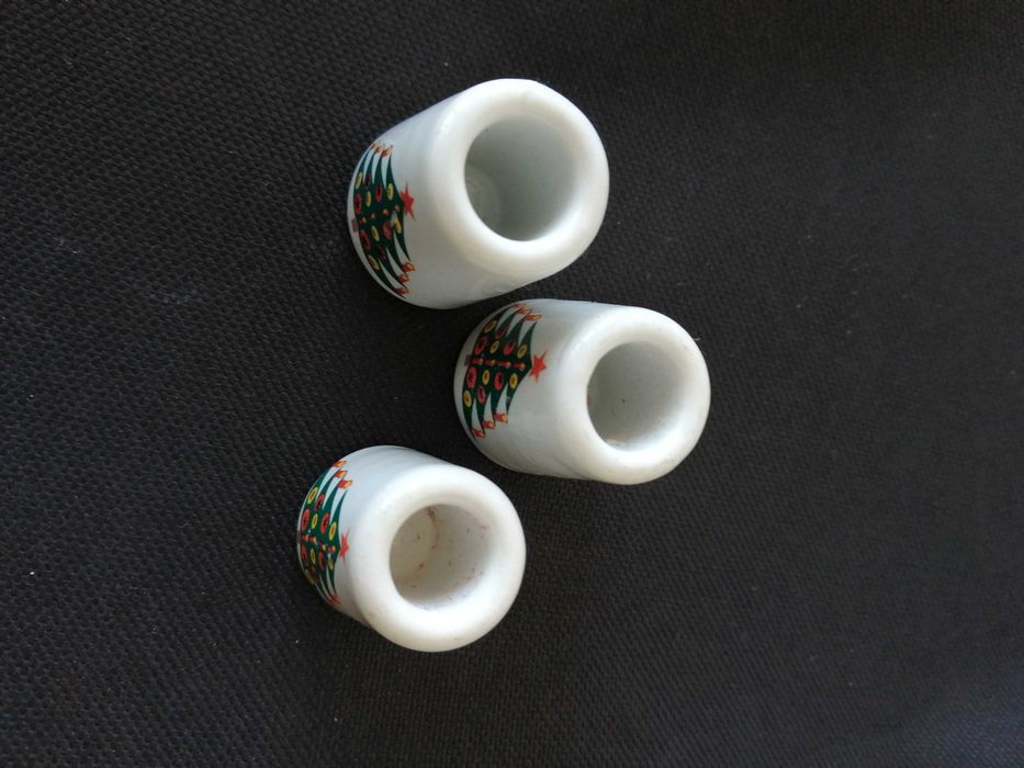 Trei suporturi mici lumanari din ceramica Craciun pictati vintage