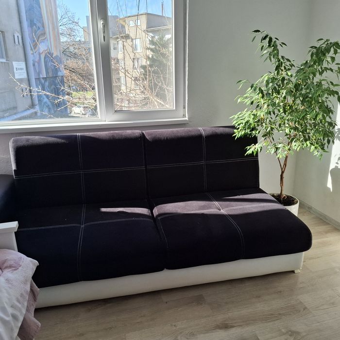 Ъглов диван с място за съхранение