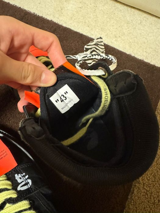 Vând Off-White court 3.0