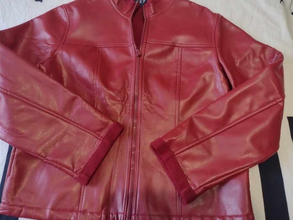 Много топличко кожено яке с поларена подплата.