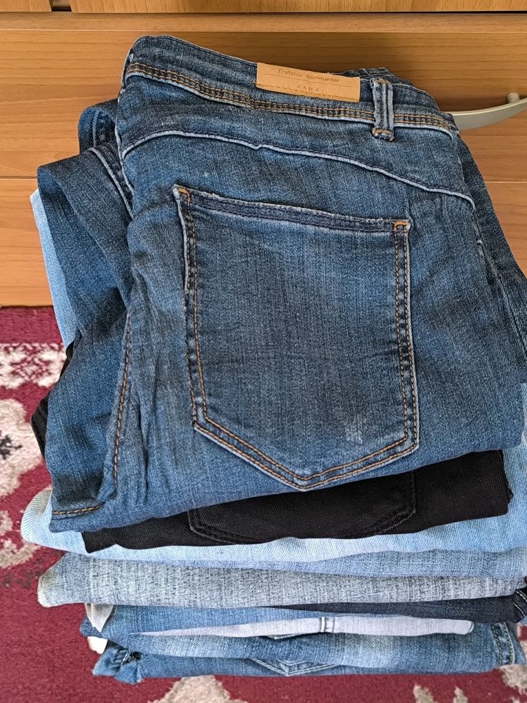 Vând blugi diverse modele la un preț accesibil!