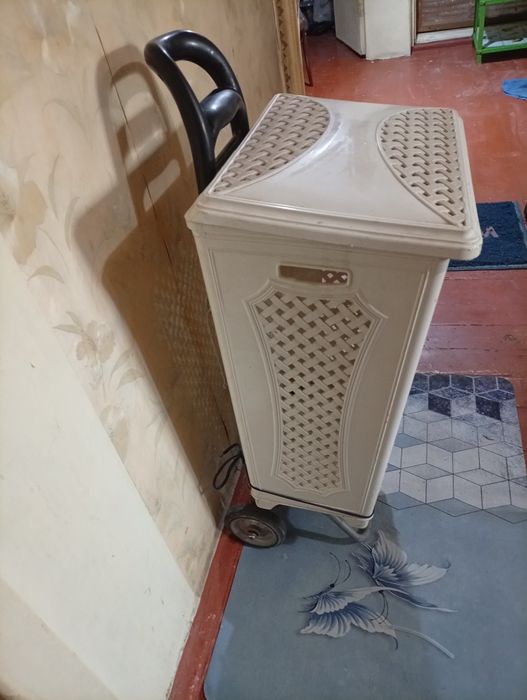 Тележка и корзина для белья