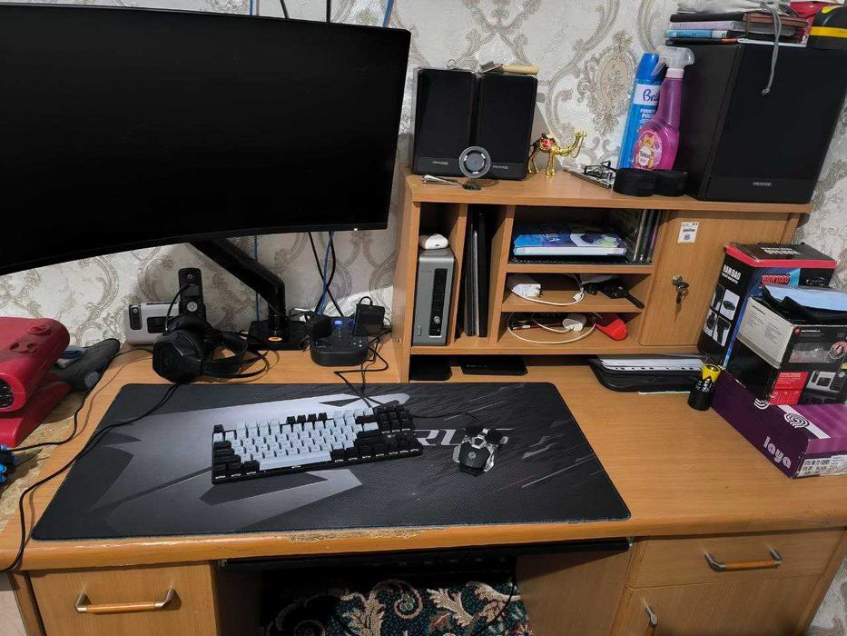 Продаётся Компьютерный стол и Детский кровать