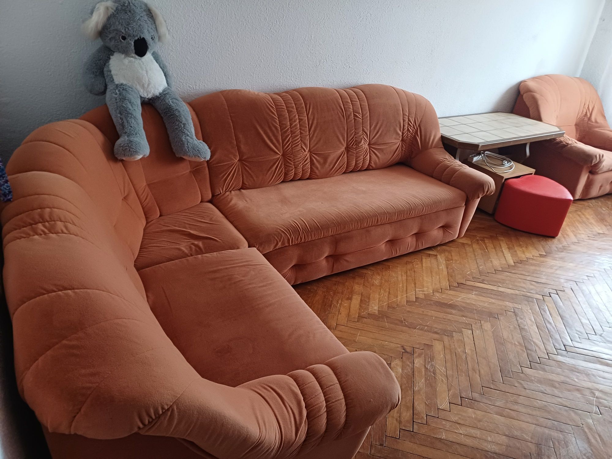 Vind apartament cu doua camere în micro 17