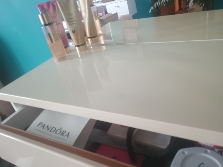 Тоалетка за стена от МДФ