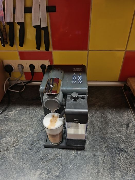 Espressor Delonghi Lattissima touch capsule Nespresso