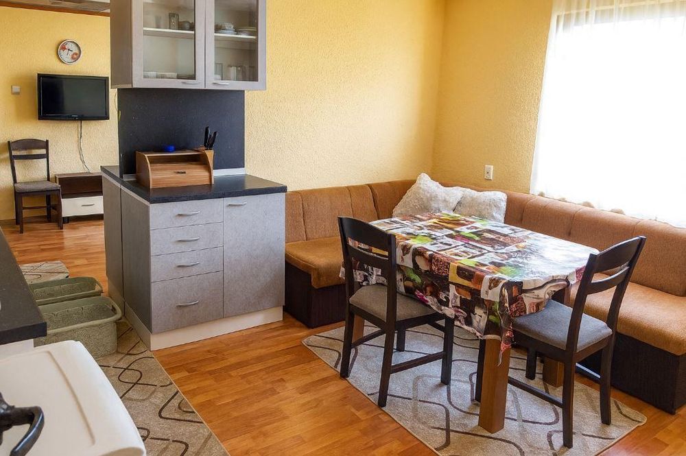 Двустаен апартамент в района на Цветен квартал!