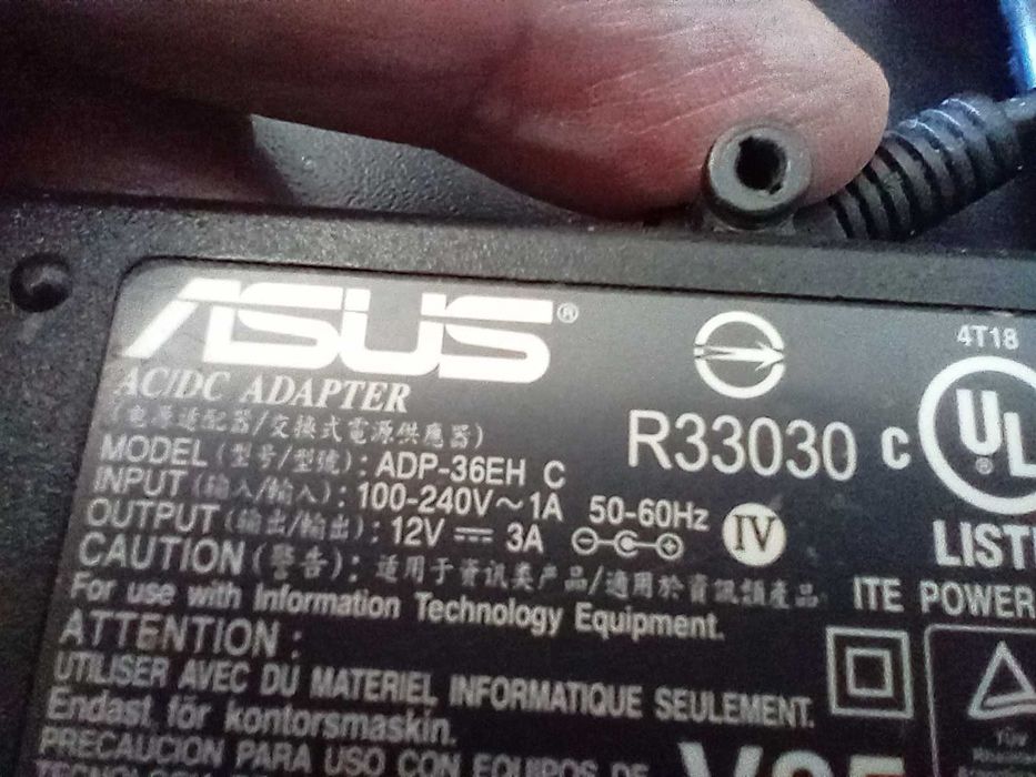 Încărcător Toshiba bun si pt Asus. 19v, 6,32a,