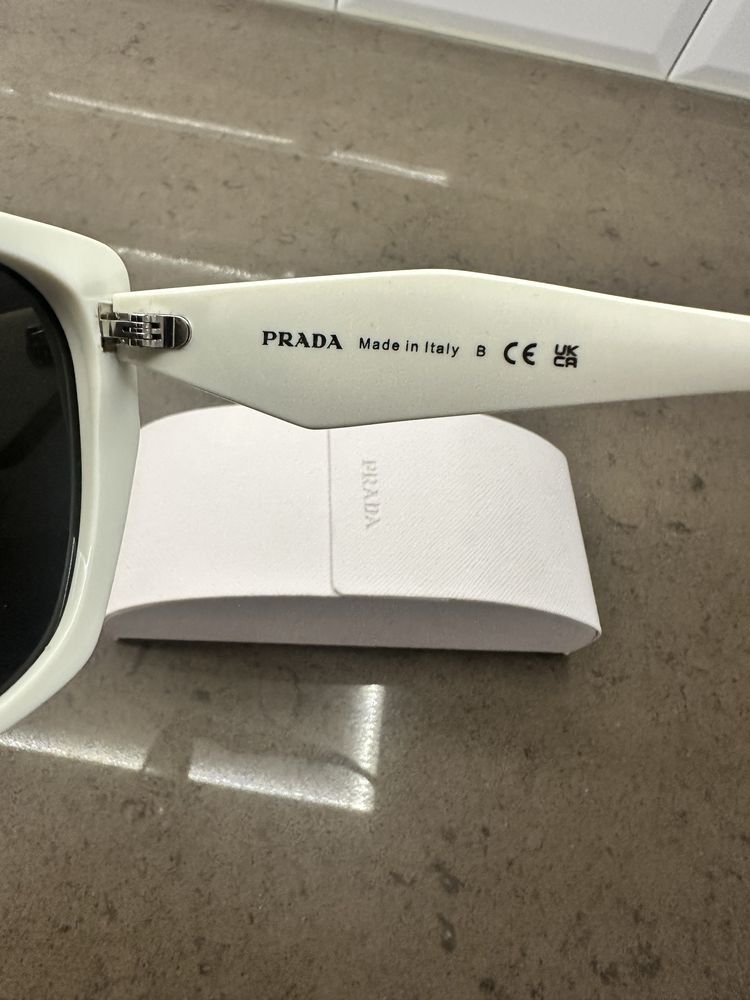 Оригинални слънчеви очила Prada