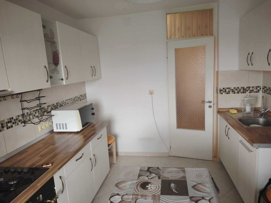 Dau in chirie 3 camere in apartament de 4 camere pentru fete Rogerius