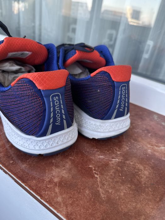 Vand adidasi Saucomy masura 46 , ca noi