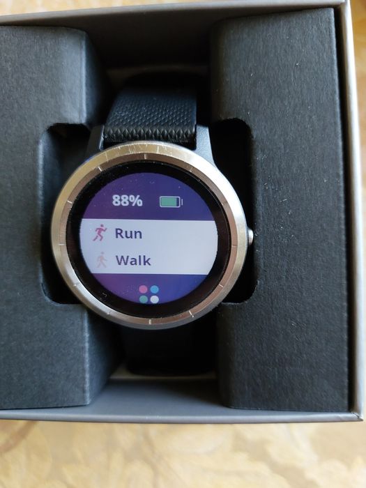 Продавам Garmin Vivoactive 3