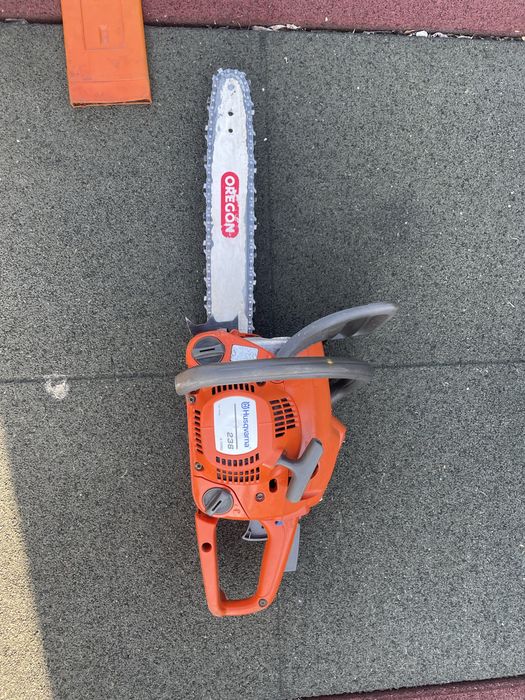 HUSQVARNA 236 drujba lemn
