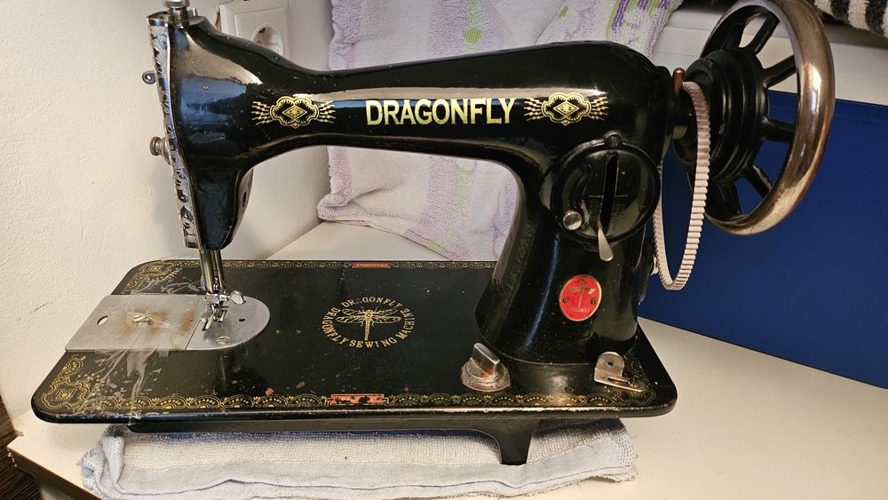 Masina de cusut veche Dragonfly
