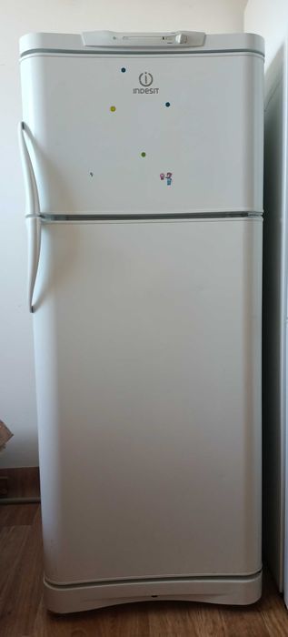 Холодильник двухкамерный