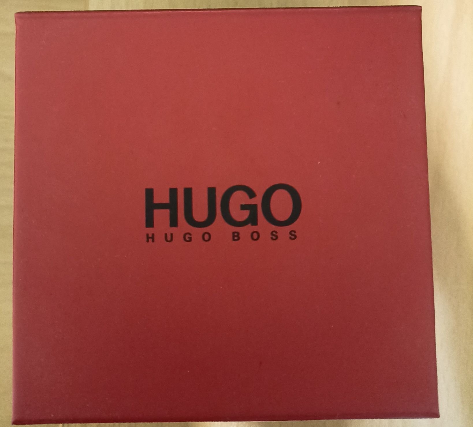 Продавам часовник HUGO BOSS