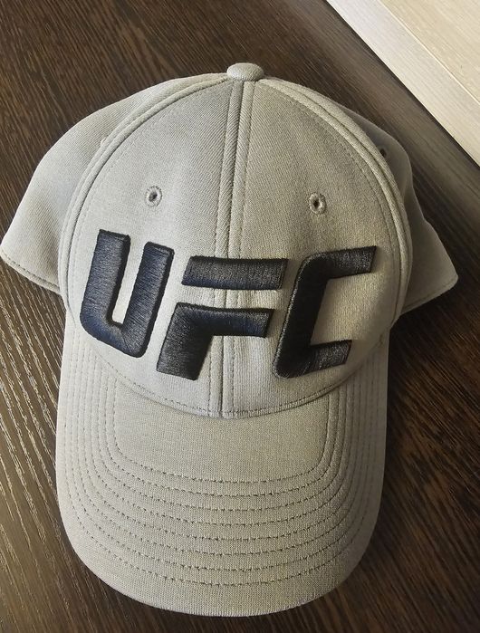 Продам оригинальную кепку Reebok