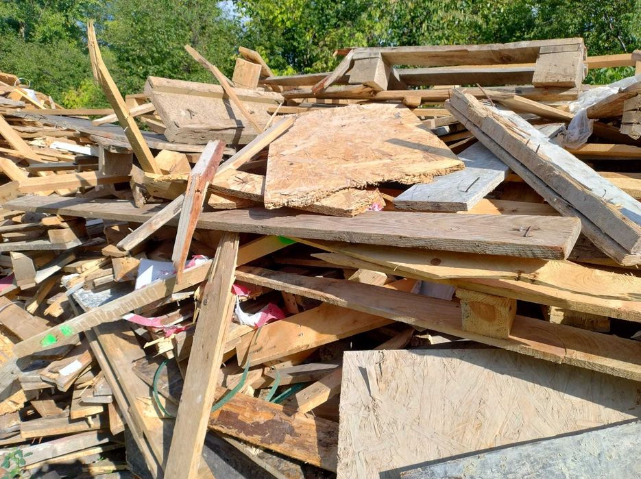 Lemn de foc din paleti si constructii