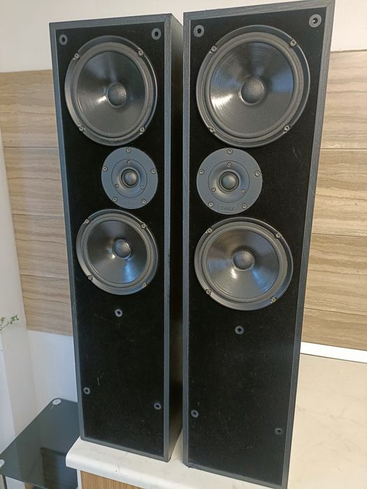 Dali 104 vin, boxe made in Denmark, 130W RMS, perfect functionale