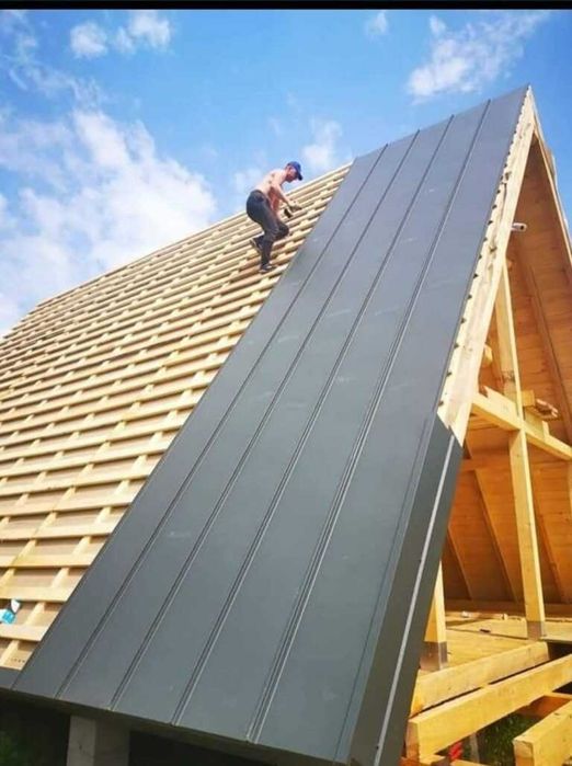 Cabana stil A-Frame, case, terase si foisoare din structura de lemn