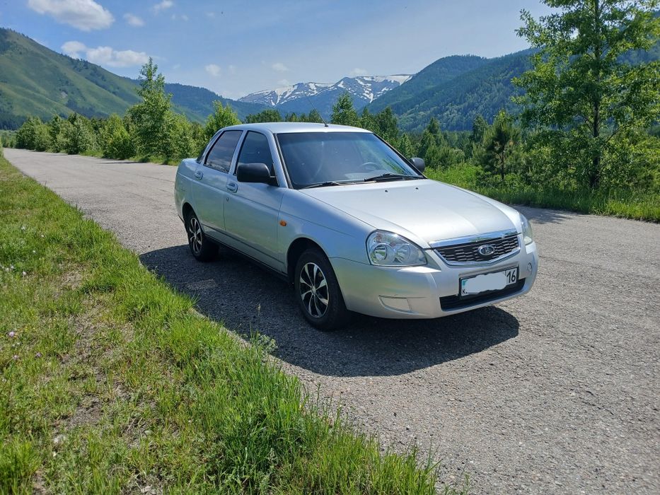 Продам приору седан