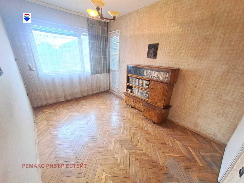 Тристаен апартамент е Центъра