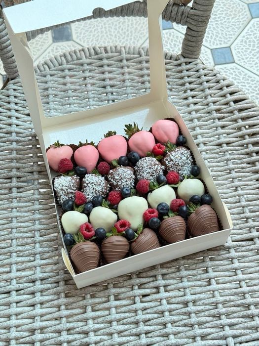 Фрукты в шоколаде подарок