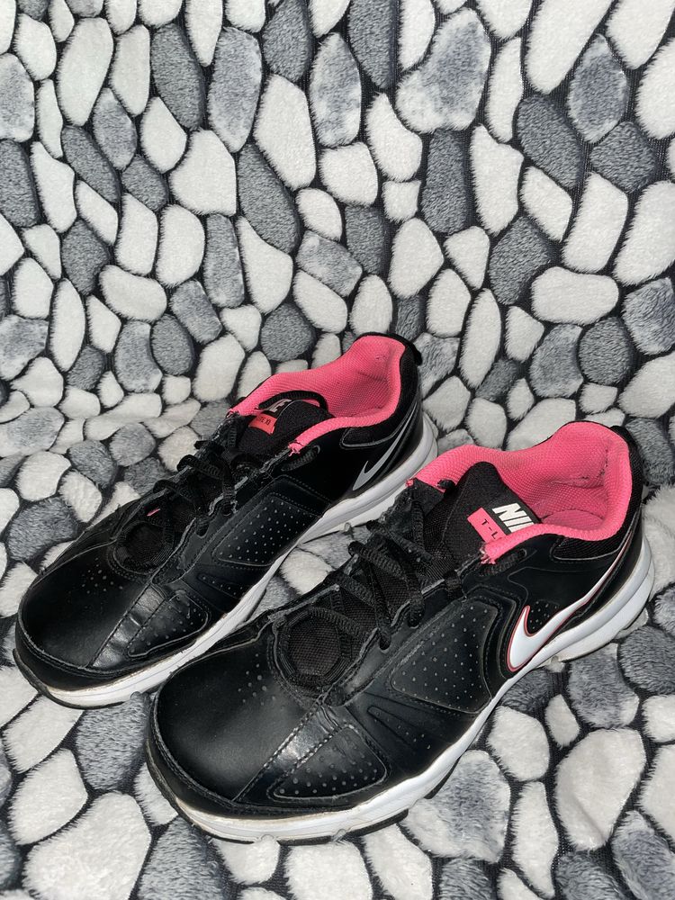 Дамски маратонки на Nike