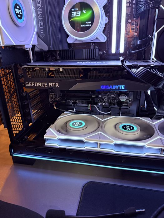 Vand schimb placa video Nvidia Gygabite 3070 8 gb cu placa baza z790