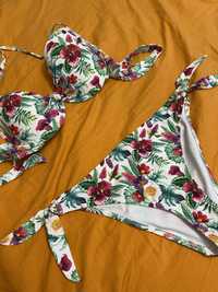 Цветен дамски бански костюм от две части