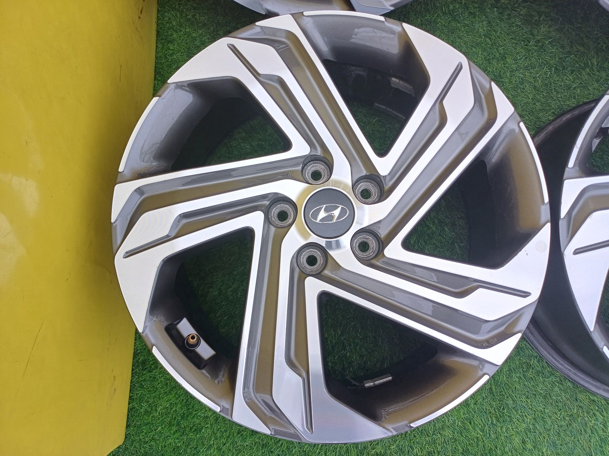 Диски R18 5×114.3 на Hyundai и другие.