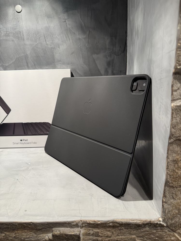 КАТО ЧИСТО НОВА Smart Keyboard Folio за Ipad Pro 12.9" (3 and 4 gen)