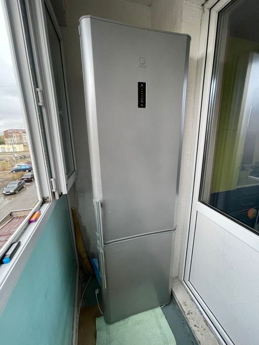 Холодильник Indesit