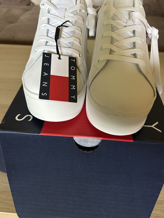 Нови Tommy Hilfiger