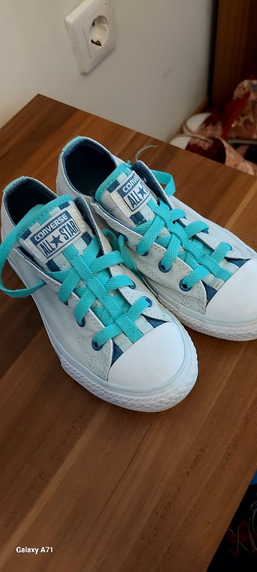 Детски кецове Converse,неразличими от нови.