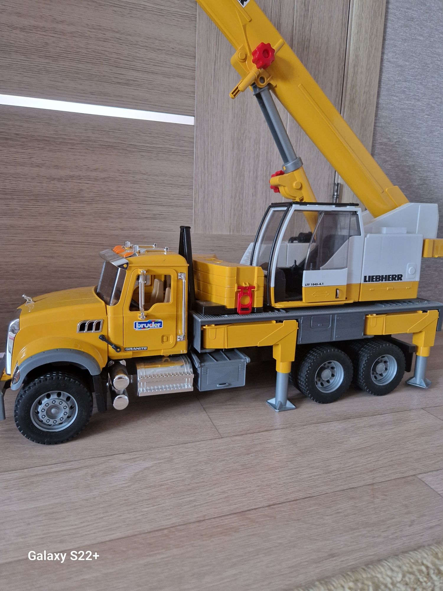 Машинка кран    liebherr