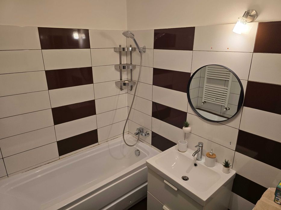 Inchiriez in regim hotelie apartament cu 2 camere