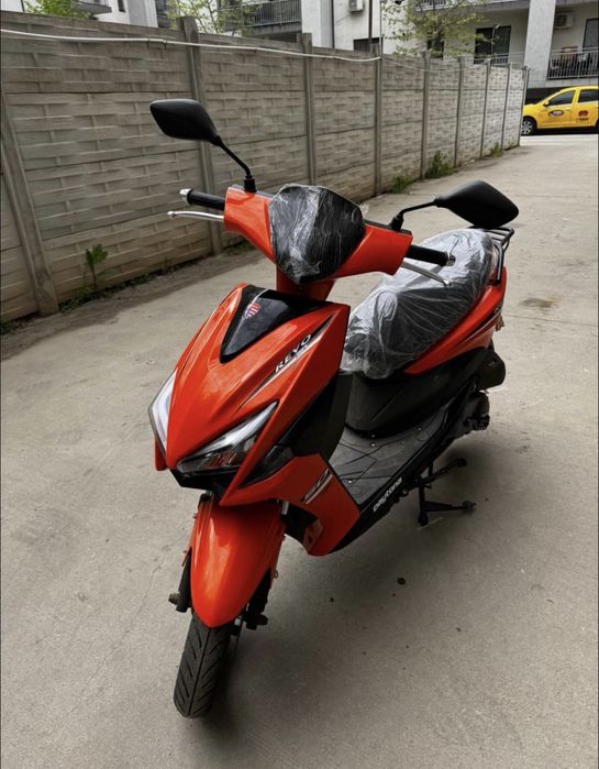 Scuter Daytona de inchiriat cu sau fara permis, Glovo, Wolt, Bolt.