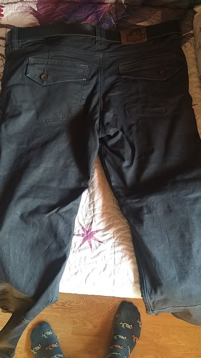 Pantaloni blugi moto impermeabili nr 50 protectii genunchi si solduri